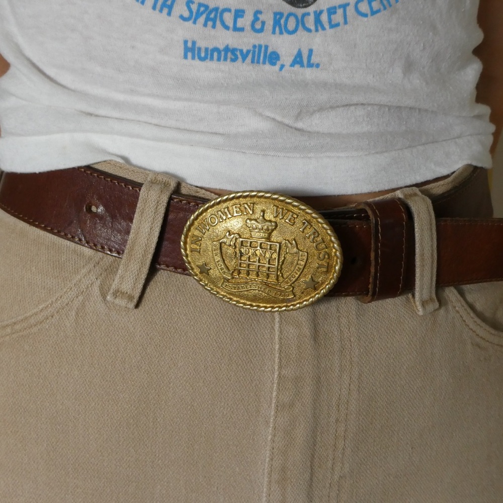 vintage dkny “in women we trust” brass belt